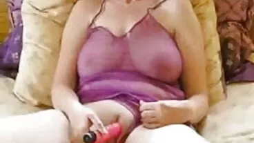 Reality Kings: scopa il culo di Ginebra Bellucci su un letto di porno mogli puttane rose su PornHD