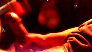 Reality Kings: scopa il culo di Ginebra Bellucci su un letto di rose su PornHD mogli molto troie
