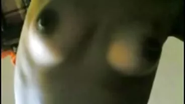 Tette a palloncino e schizzi su NYE FFM! mogli troie italiane video