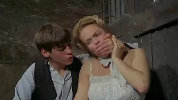 La ragazza del college russo trova il fidanzato di mamma Dick! Al più presto mogli troie in vacanza schizza