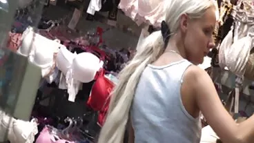 Slim4K: mogli puttane italiane La bella mora attira il fidanzato modesto in un sesso fantastico su PornHD