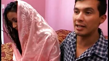 Una ragazza appassionata di video porno mogli troie bolle con Bubble Butt Bubbled