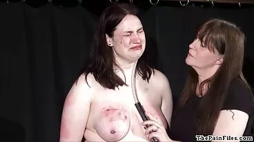 Hot MILF scopata bene dal fidanzato della moglitroia figlia
