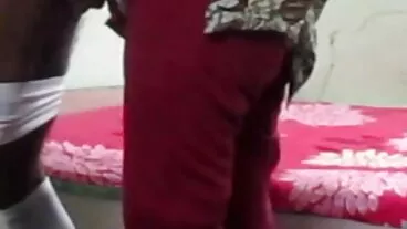Lusso: la scambista mogli molto troie Tiffany Leiddi si gode il sesso anale nei boschi su PornHD