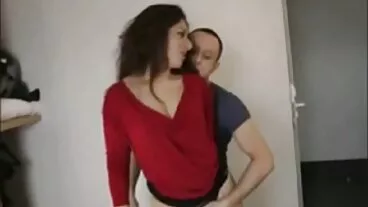 La piccola adolescente Alicia Williams nasconde Buttplug mogli troie video davanti a Cock