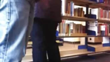 Il modo porno mogli troie francese di fare sesso interrazziale a bordo piscina