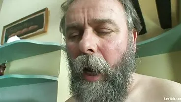 BangBros: intervista erotica su PornHD mogli troie tettone con Kira Perez