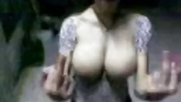 Isis Love geme sull'enorme cazzo di porno mogli puttane cioccolato