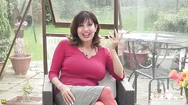 La ragazza della porta accanto vuole video porno mogli troie sedurre il suo vicino